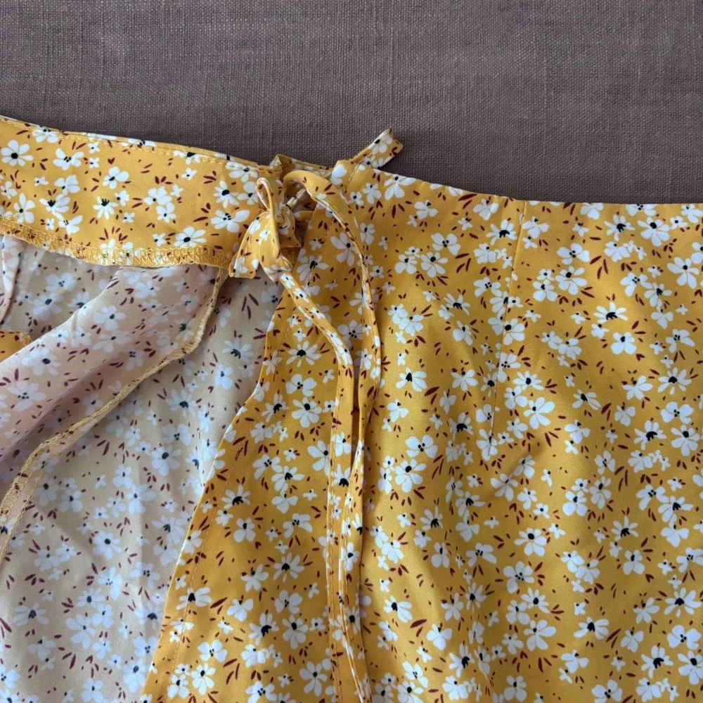 Naggoo Skirt Faux Wrap Mini Medium Polyester Mustard Yellow Floral Cottagecore
